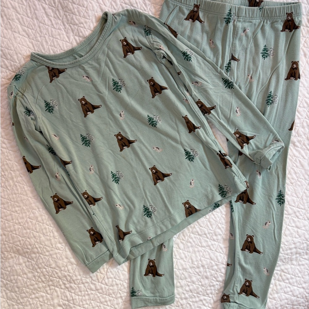 Kyte BABY Green Pajama Set with Bear and Tree Print